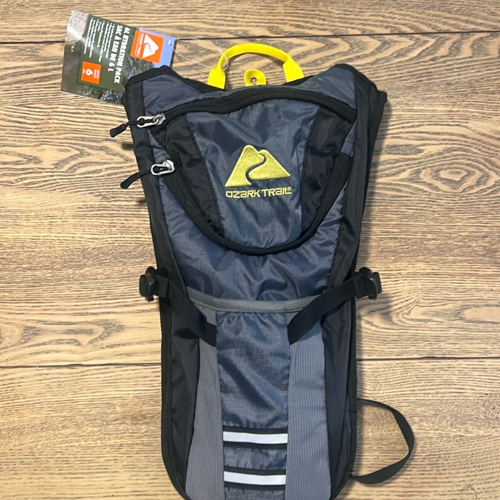 Ozark Trail 6 Ltr Hydration Pack, with 1 2-Liter Reservoir, Black